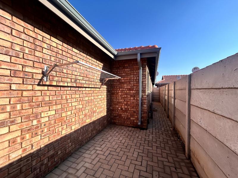 To Let 2 Bedroom Property for Rent in Ngwenya River Estate North West